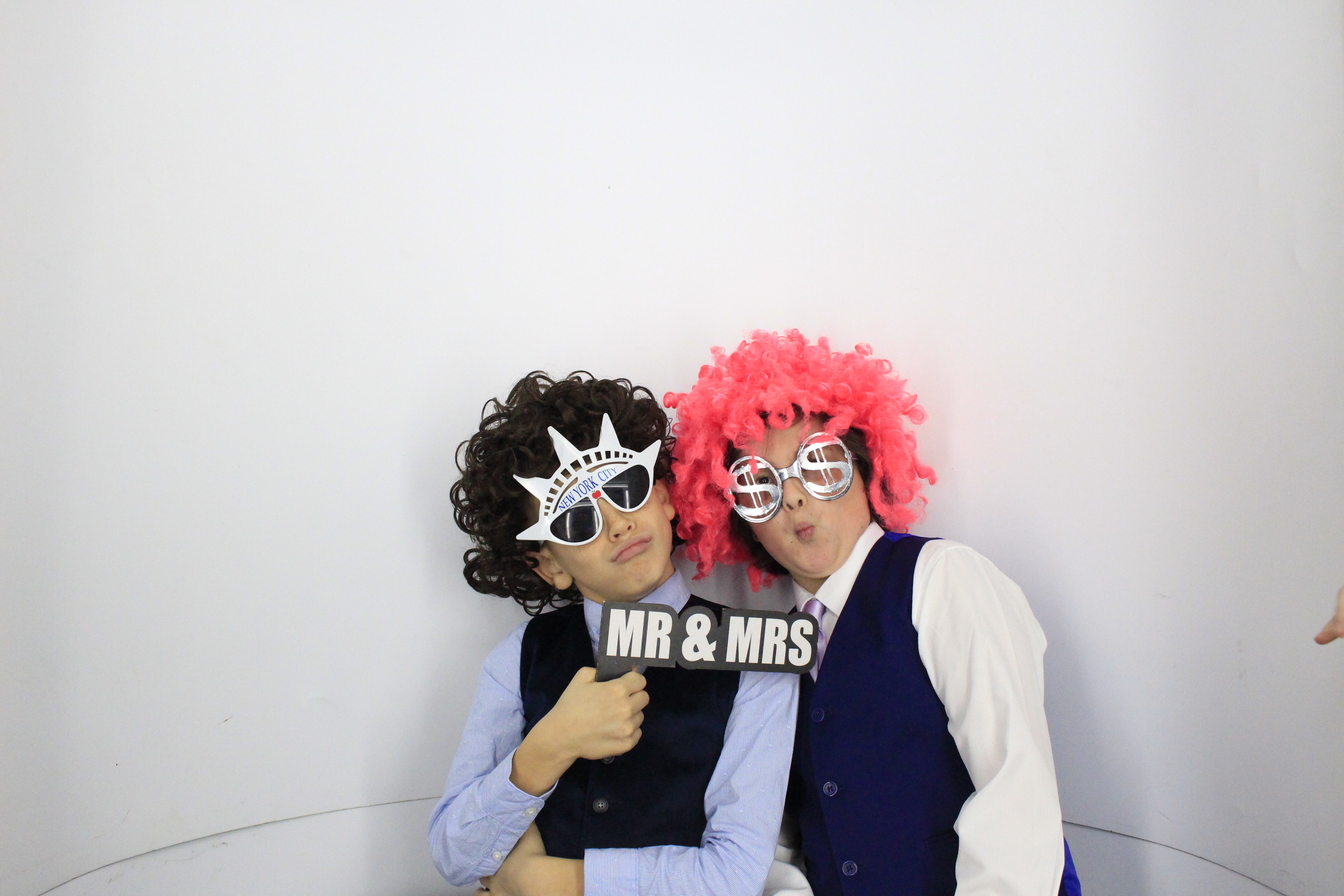 Simon & Muna  | View more photos from the event at gallery.myphotoboothexperience.co.uk/u/MyPhotoBoothExperienceLtd/Simon-Muna